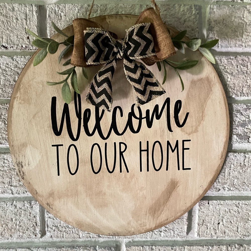 Wooden hand painted welcome sign- 12”